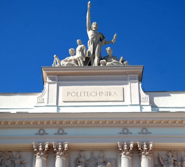 Varşova Teknoloji Üniversitesi - WUT