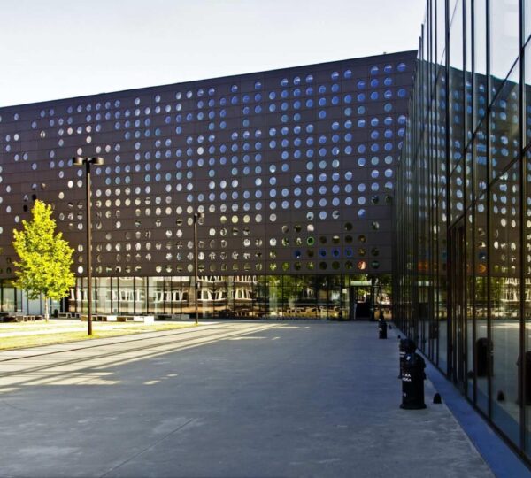 Wrocław Bilim ve Teknoloji Üniversitesi