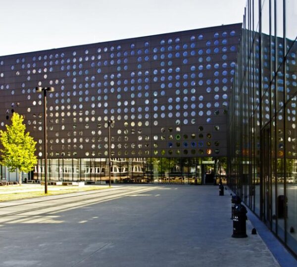 Wrocław Bilim ve Teknoloji Üniversitesi