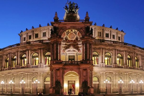 Semperoper (Semper Operası)